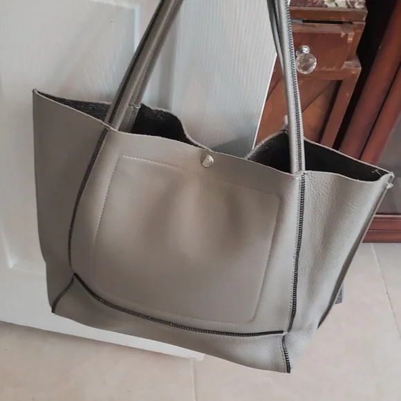 BOTKIER HTF Rare Skull and Crossbones Tote - Picture 11 of 14